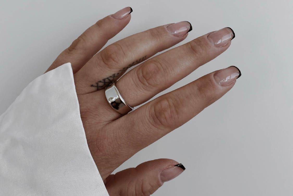 A Beginner’s Guide to Buying Tungsten Rings Online